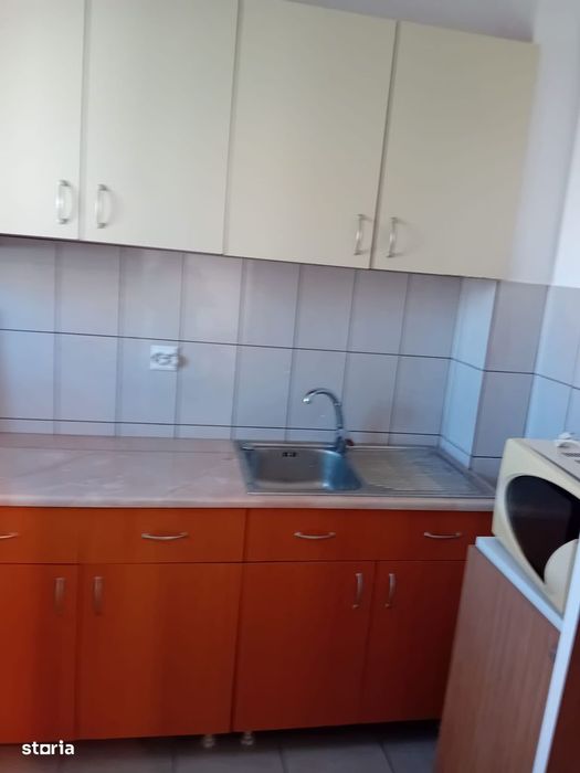 Titan Piata Minis parc metrou prima inchiriere