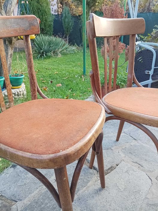 Продавам 2 бр. виенски стола