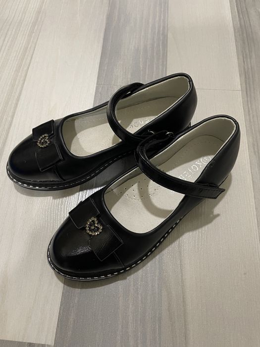 Продаю детскую обувь (туфли) новоя