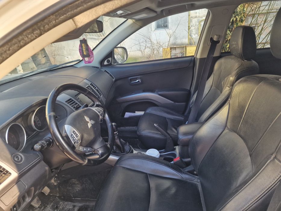 Vând mitsubishi outlander