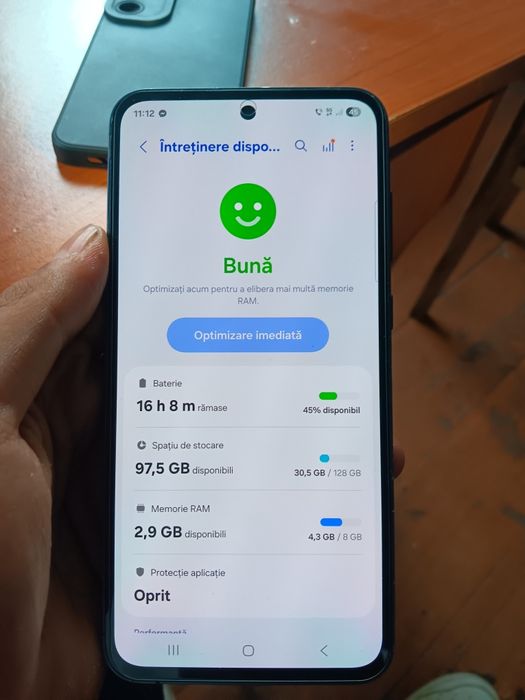 Samsung a55 5g Are un pic sgreturi pe spate
