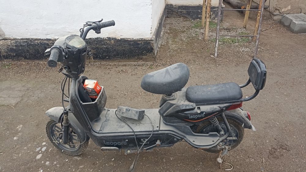 Скутер электорны запчасть