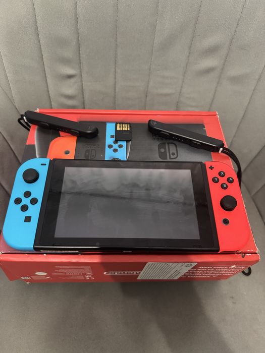 Nintendo Switch ( utilizat de maxim zece ori)
