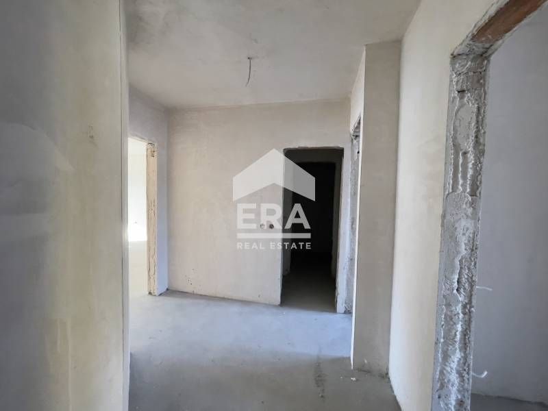 Тристаен апартамент за продажба, с голяма дневна, в новопостроена сгра