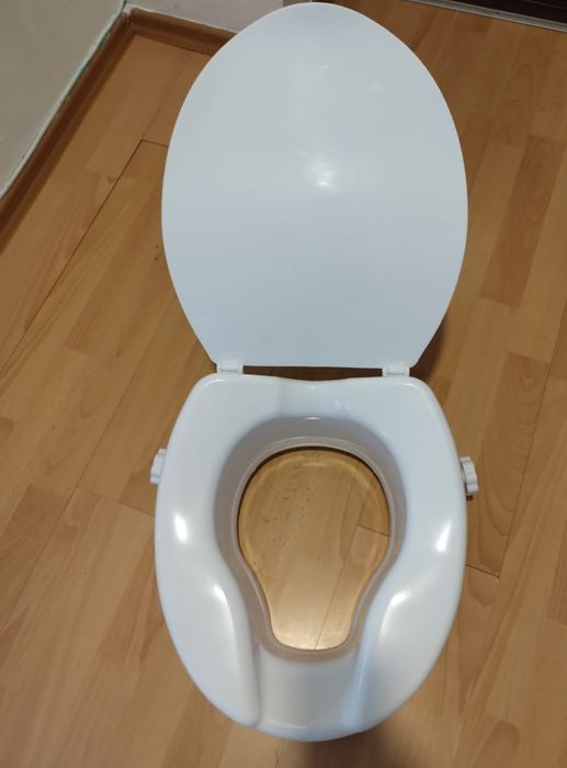 Vand Cadru ,inălțător pentru toaletă și saltea pentru escare
