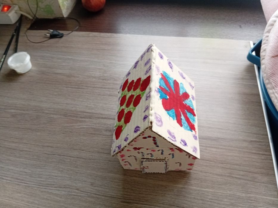 Подделка домик из картона