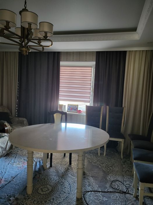 Продаётся стол со стульями