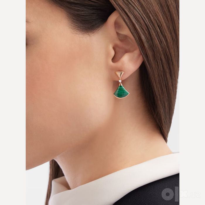 Современные золотые серьги Bvlgari