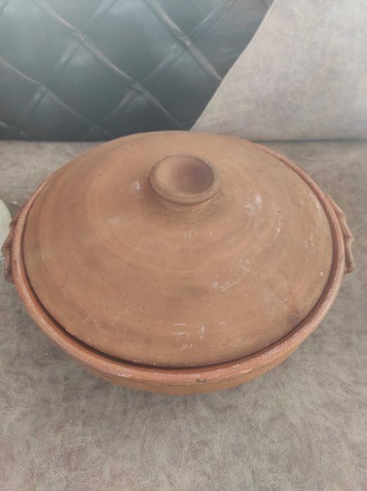 Глинен гювеч с капак