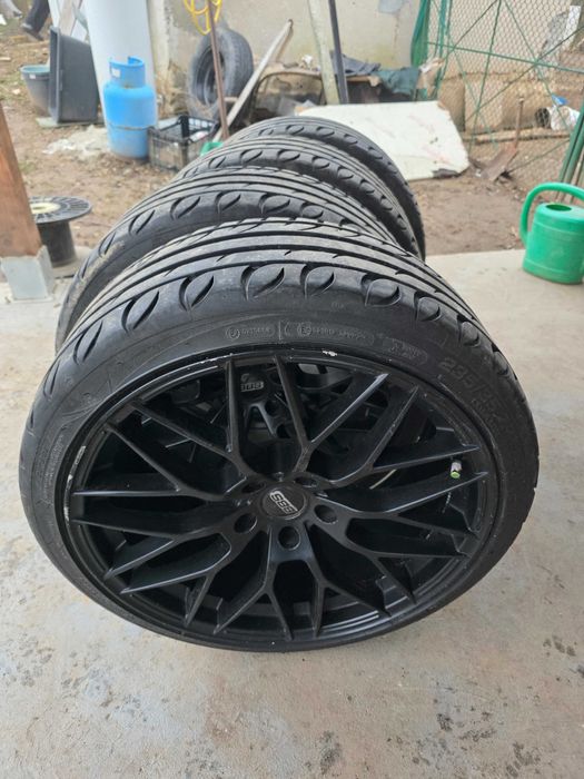 Продавам 4 броя 19” алуминиеви джанти с гуми, свалени от Golf Plus.