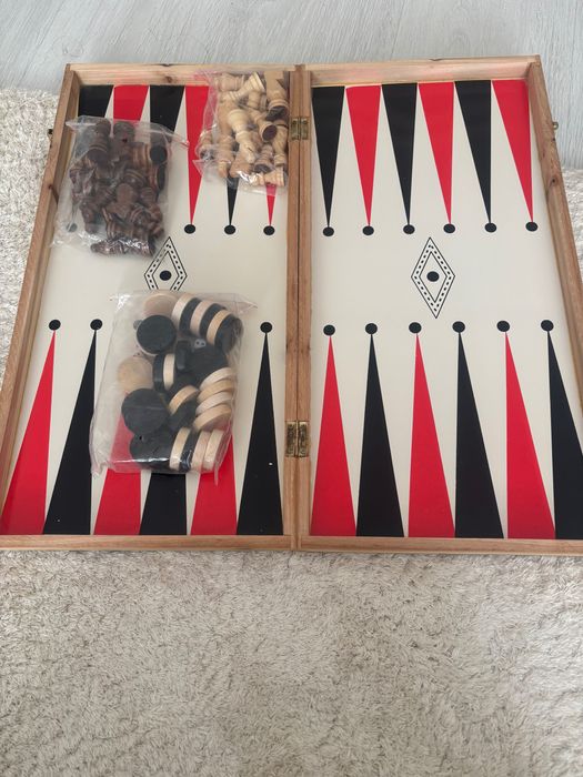 Масивен Дървен Шах и Табла