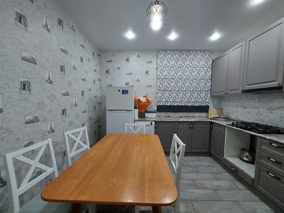 Продам кухонный стол