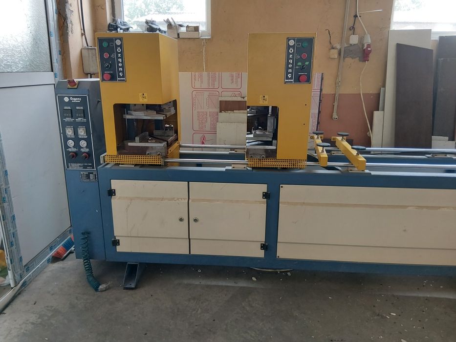 Продавам двуглава лепачка за PVC