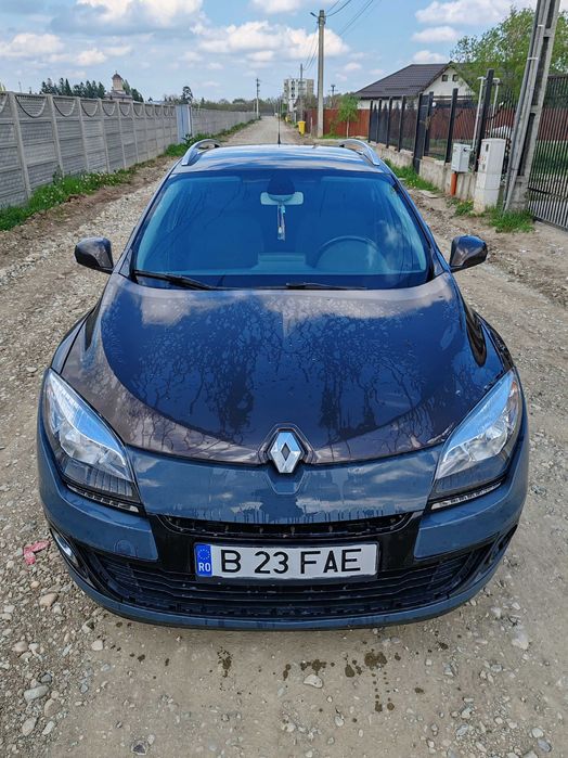 Vând Renault Megane 3 avariat ușor