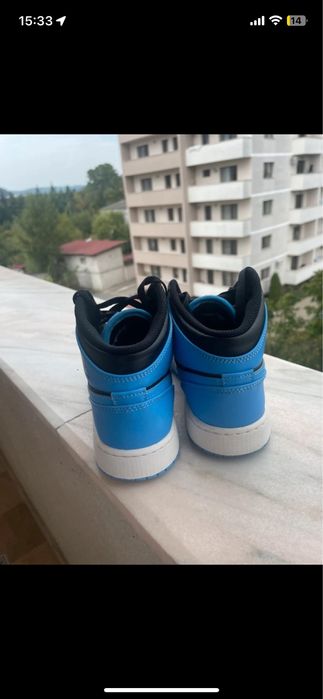 Jordan 1 Mid University Blue