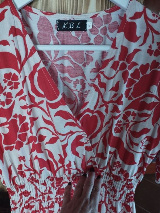 Rochie bej cu imprimeu floral de culoare roșie, mărimea M/L