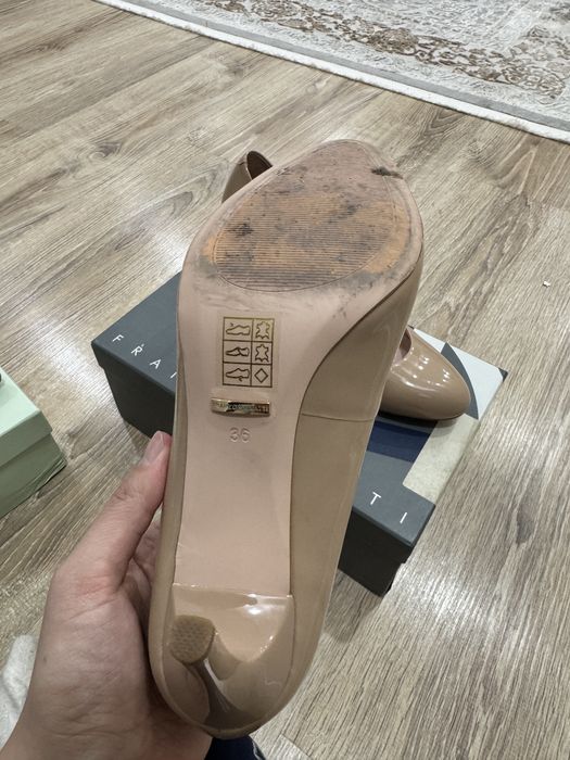 Туфли бежевые лакированые