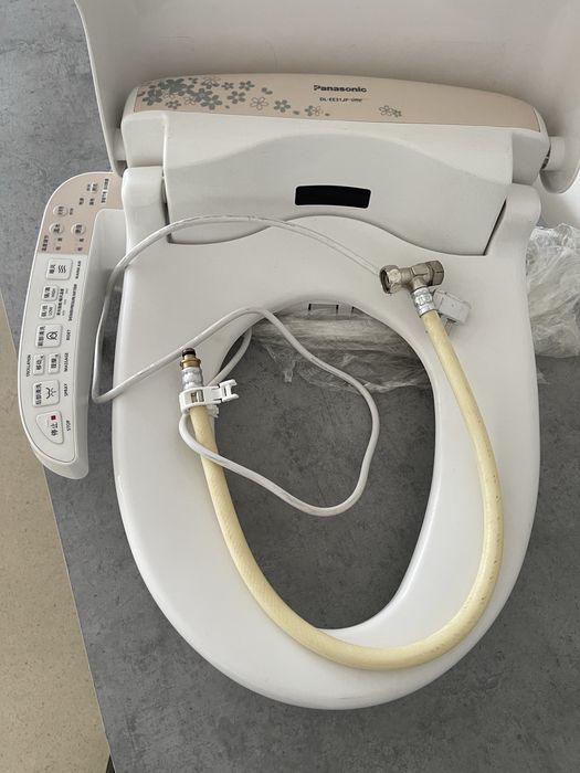Электронная крышка-биде "Panasonic" для унитаза