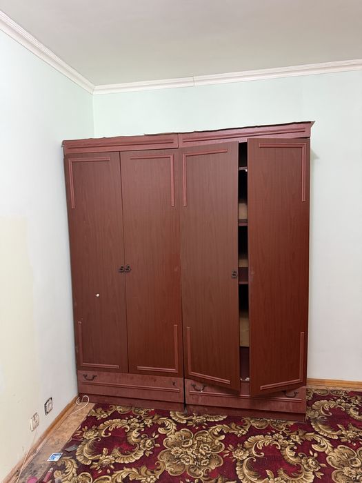 Отдам даром шкафы стол кровать