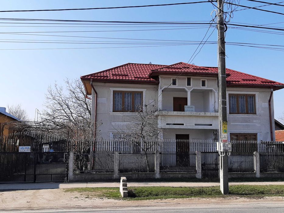 Vilă   com. Poroschia.  Iesire la stradă(DN 51)