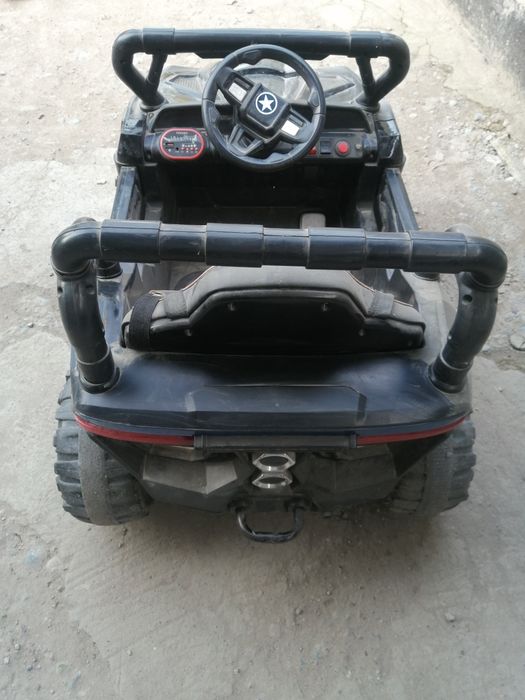 Продам детскую машину.