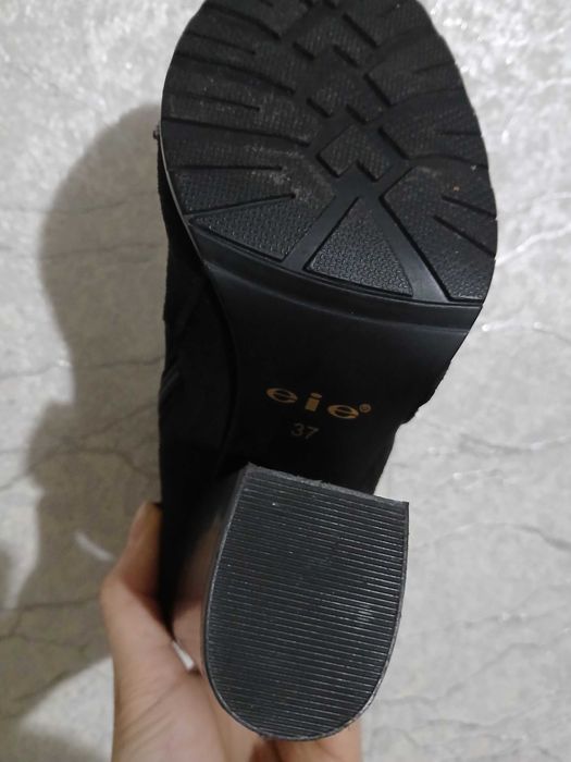 Замшевые ботинки 37р