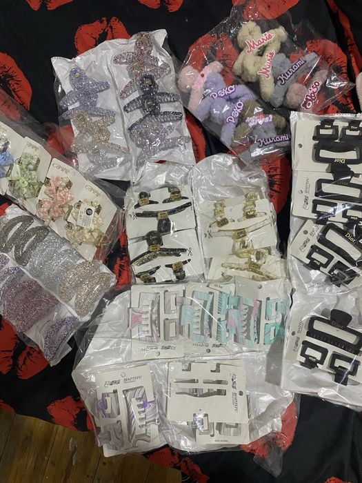 Продается заколки 53 шт Ассортимент продам оптом всё