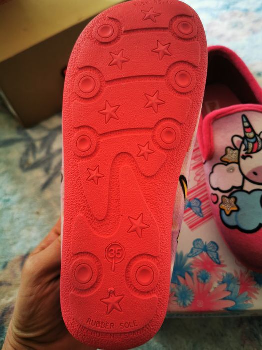 Продам детские тапочки