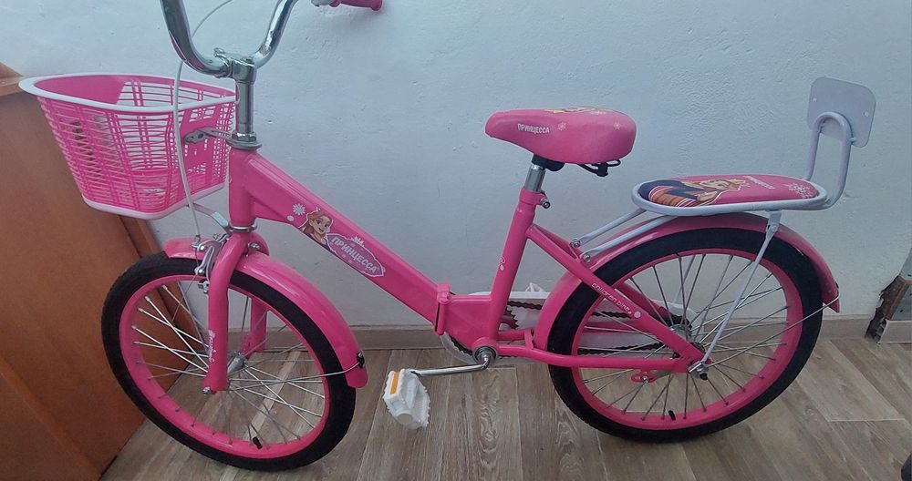 Продам детский велосипед 5-7 лет с дополнительными колесами