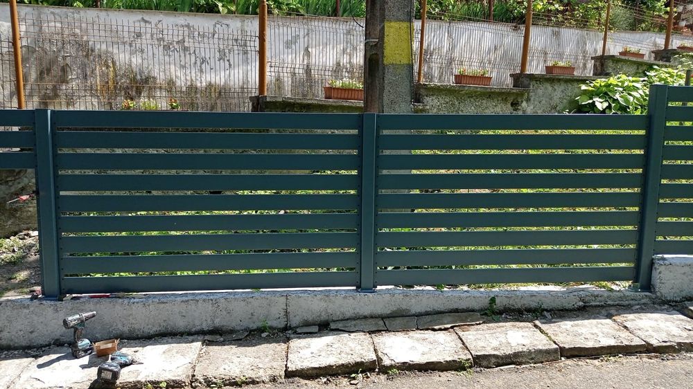 Garduri din șipci metalice