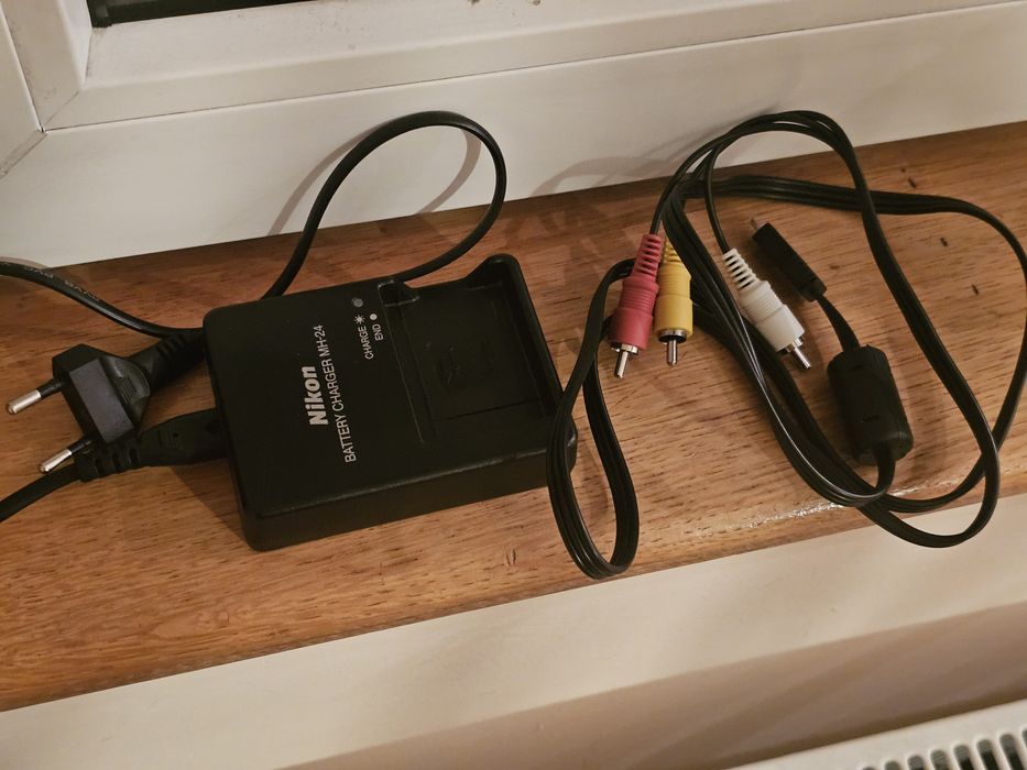 Nikon D5200 ca nou, cu accesorii (preț fix)