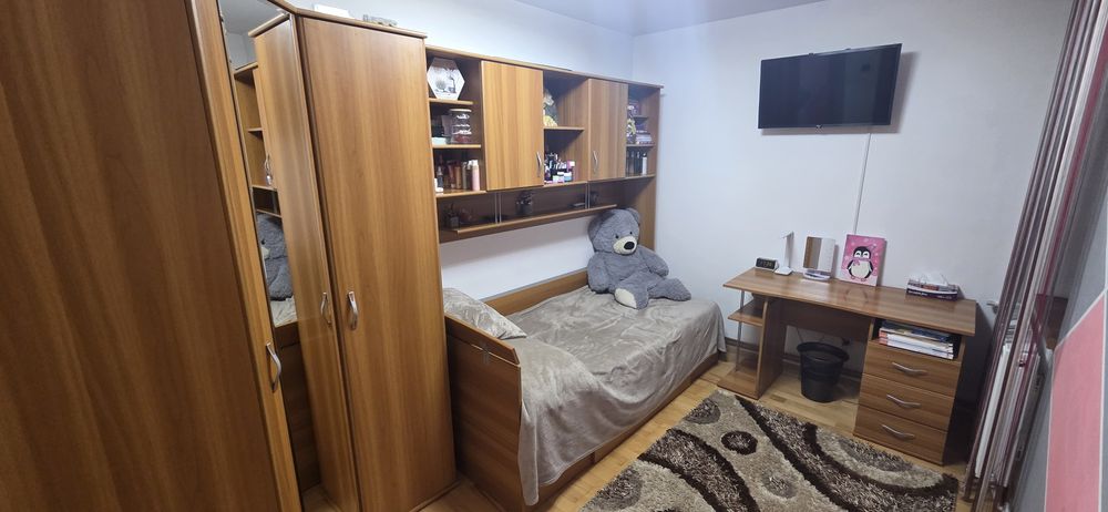 Mobila camera tineret