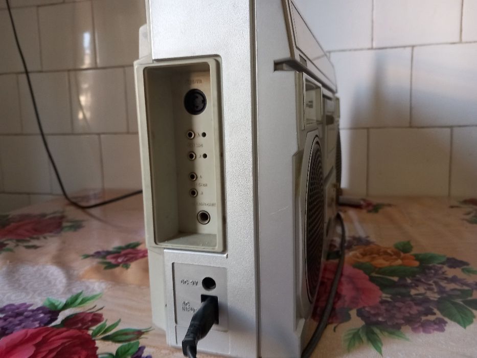 Radio casetofon  Siemens Club-74 și Samsung.