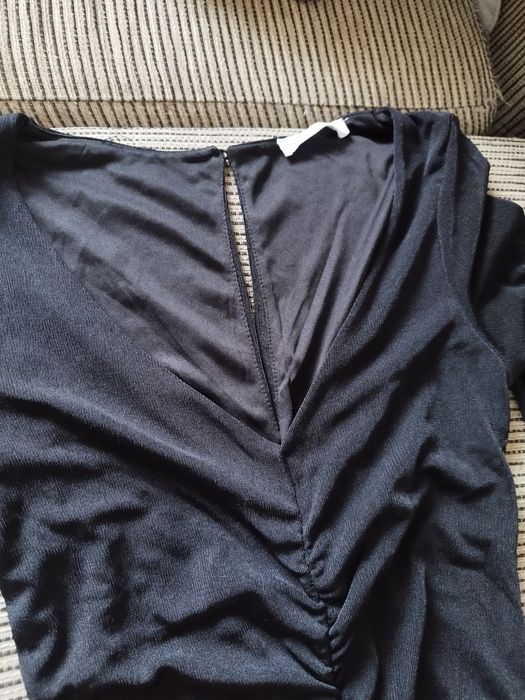 Тясна черна рокля