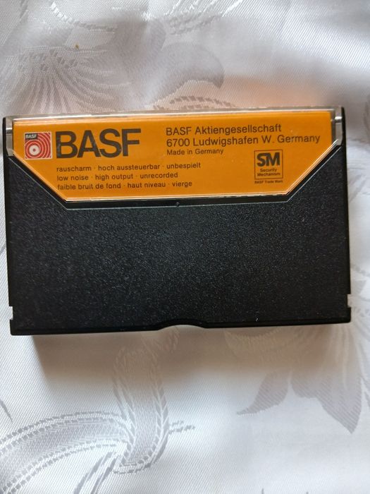 Bandă magnetofon și casete audio vechi