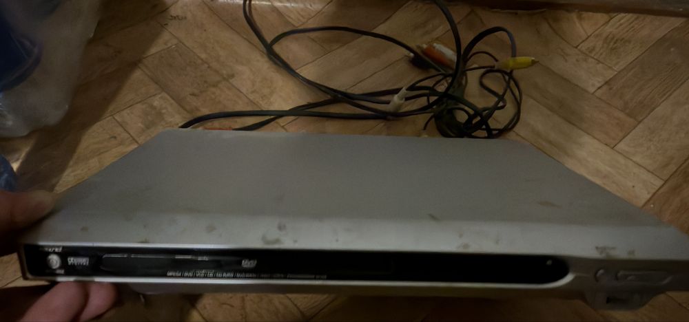 Dvd плэер б/у в рабочем состоянии с дисками