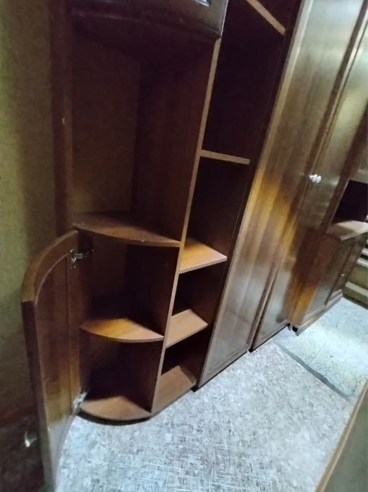 Продам шкаф дешево красное дерево