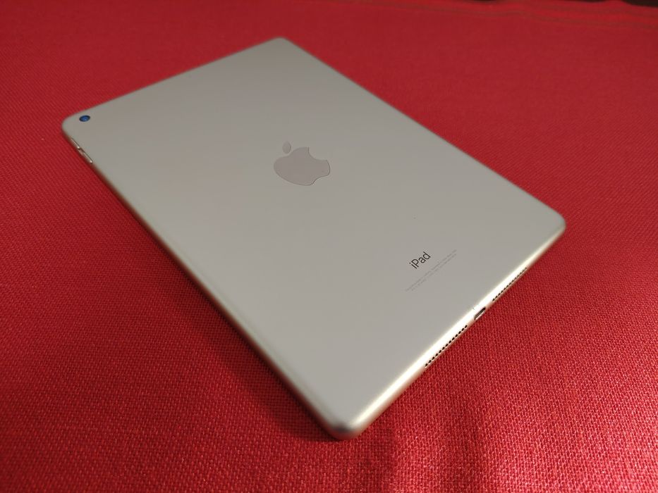 SUPEROFERTĂ! iPad 5 Wi-Fi 32 GB | Gold Edition