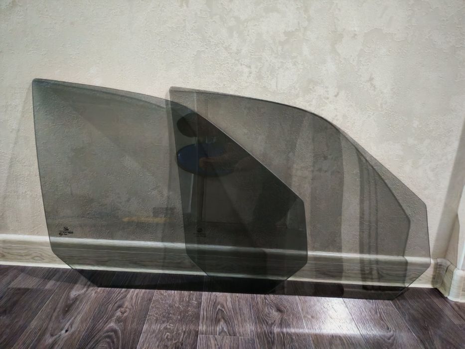 Приора передние боковые стекла