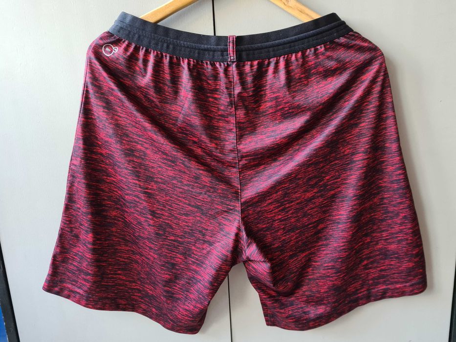 Тениска и шорти AC Milan, долнище Nike на PSG, Macron за вратар