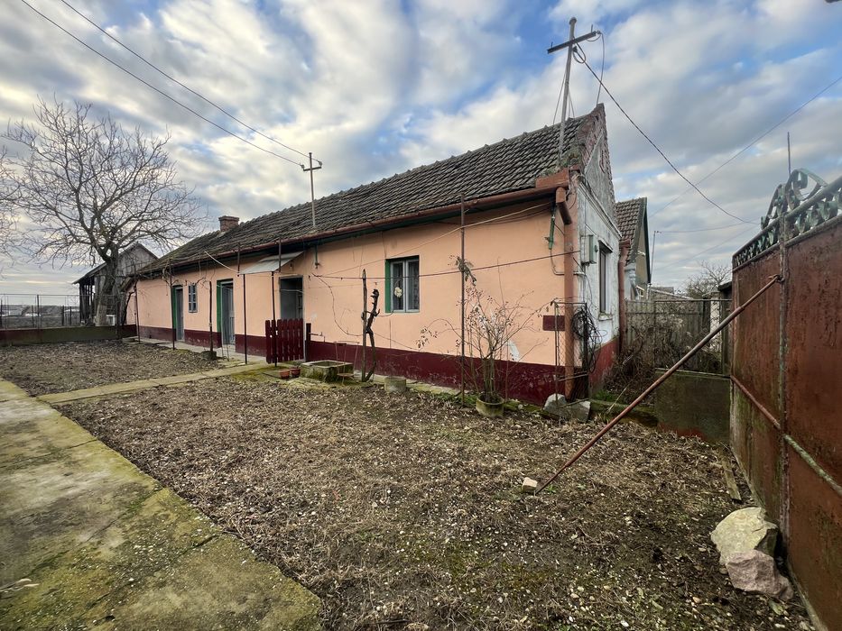 Vând Casa + teren
