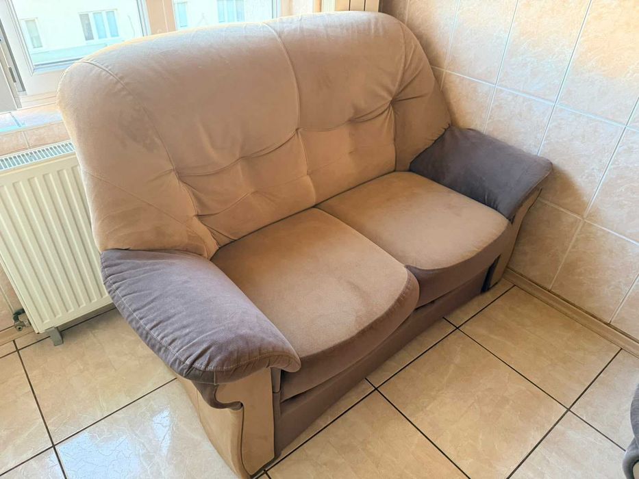 Set Canapele Confortabile din Pluș Maro (3 Locuri + 2 Locuri)