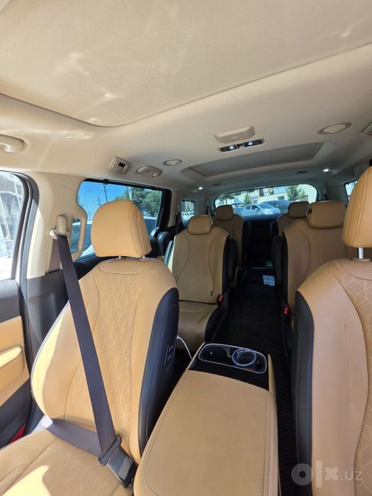 Kia Carnival full