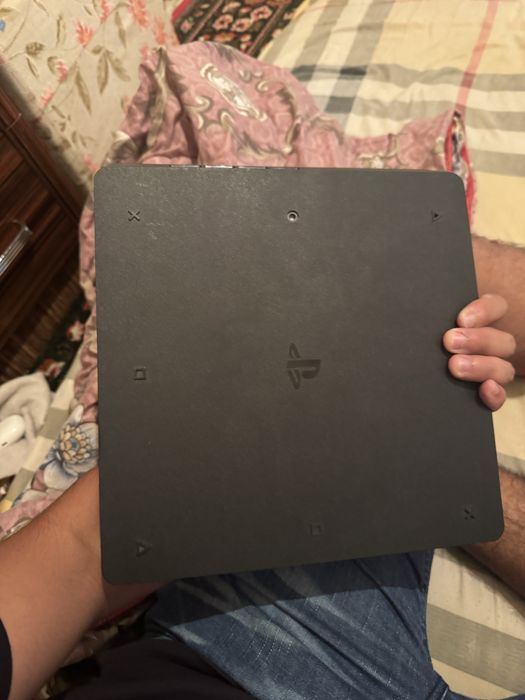 Ps 4 slim 4 диска и 2 жостика