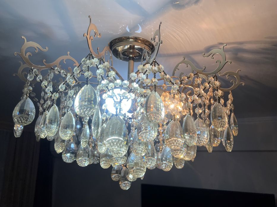 Продаю люстру в хорошем состояний