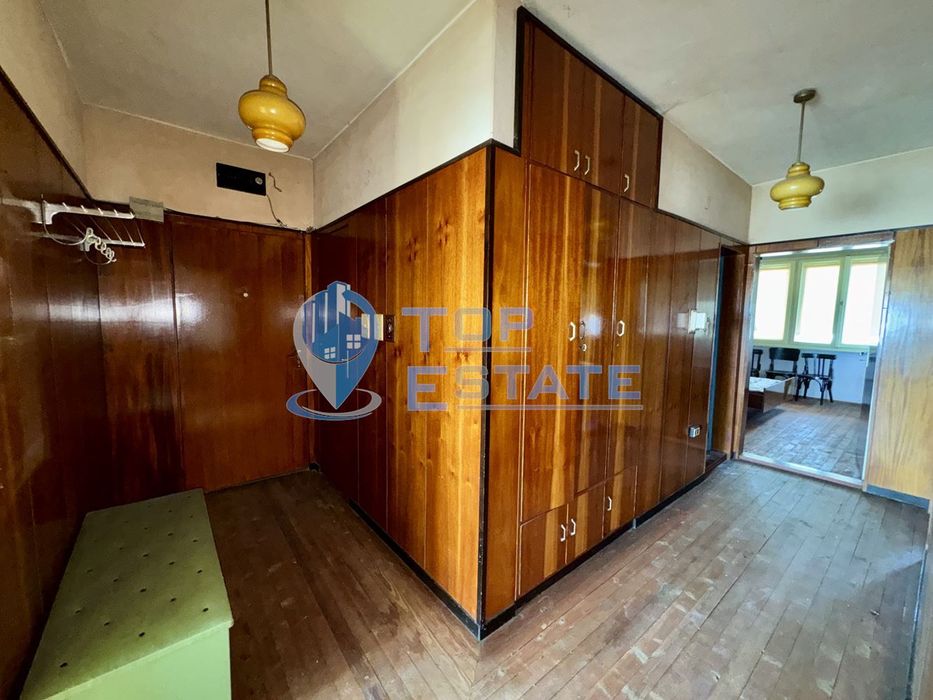 Многостаен тухлен апартамент с гараж в град Полски Тръмбеш, област Ве