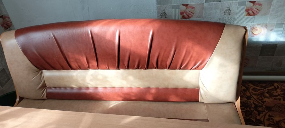 Зона с столом и 4 стульями