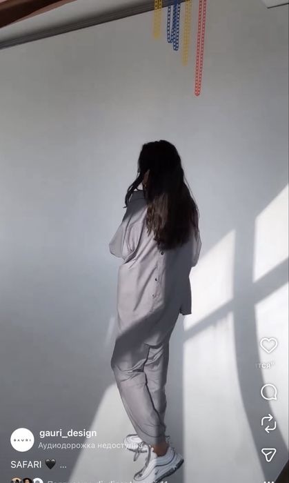 Продам костюм от бренда Gauri
