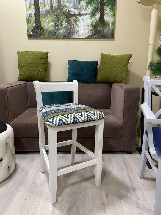 Барные стулья в ассортименте с производсва массив дерева .