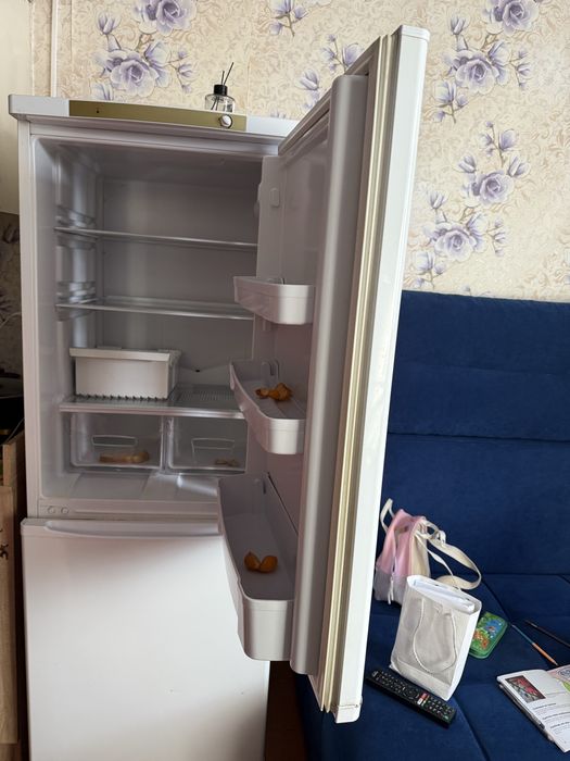 Холодильник с морозилкой